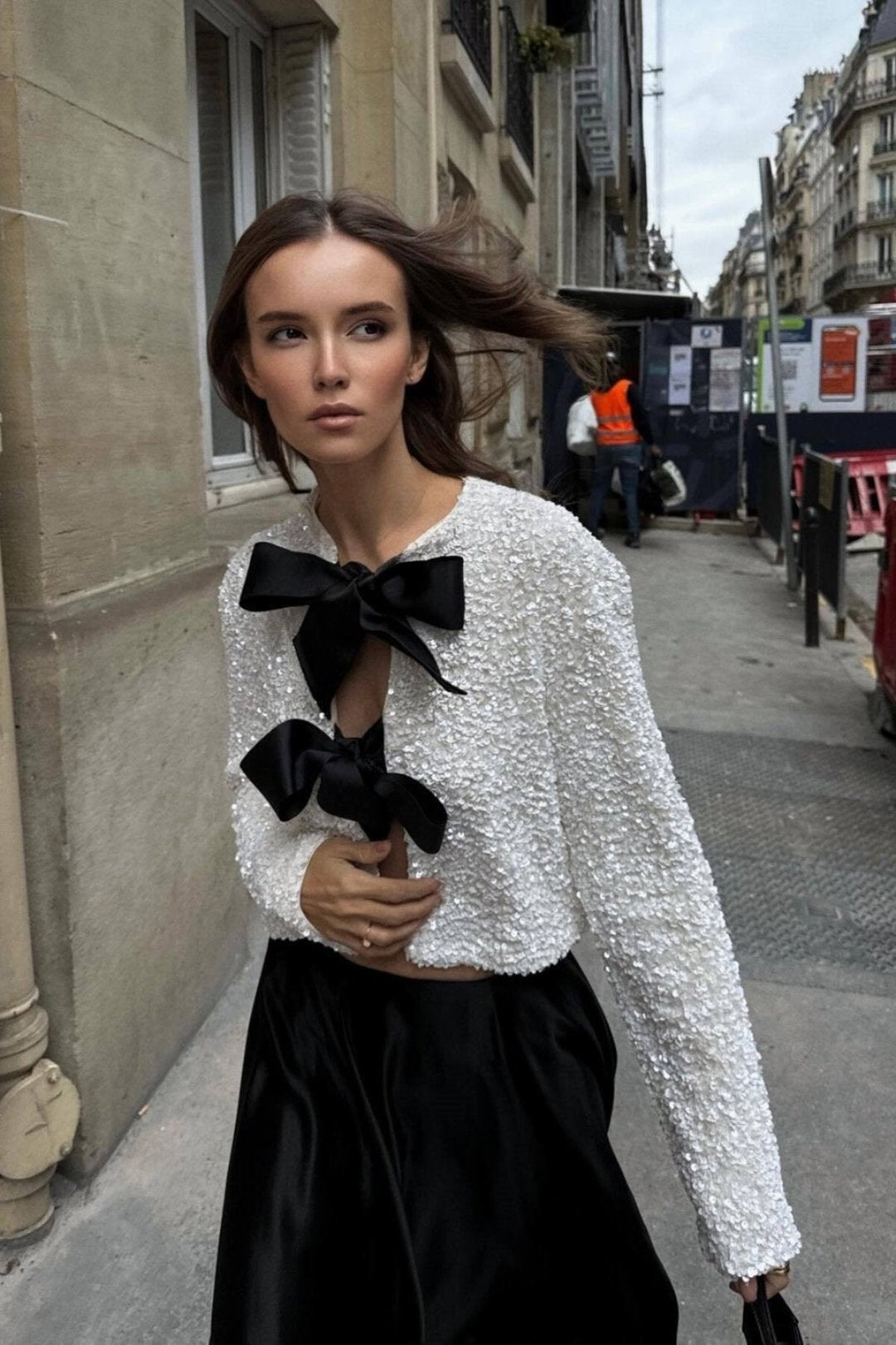 Noria™ | Blusa moderna y chic con acentos de lazo